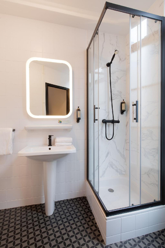 Bathroom 4, Hotel Lanjuinais, Ille-et-Vilaine