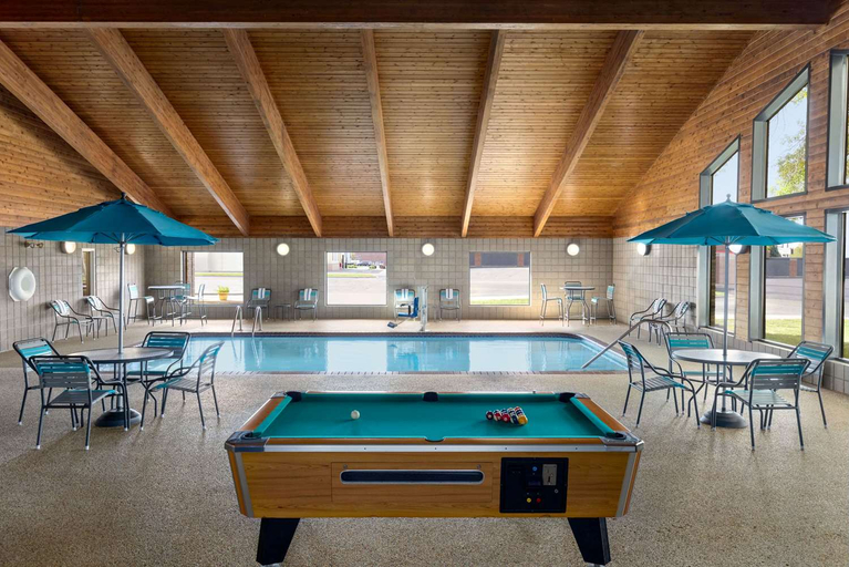 Food & Drinks 5, Baymont By Wyndham Owatonna, Steele