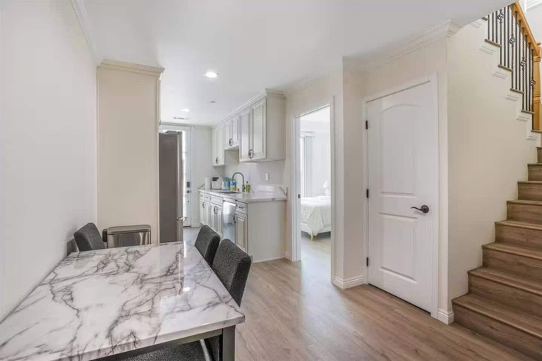 Room 4, Newly Built Pasadena Retreat Parking Great Location, Los Angeles
