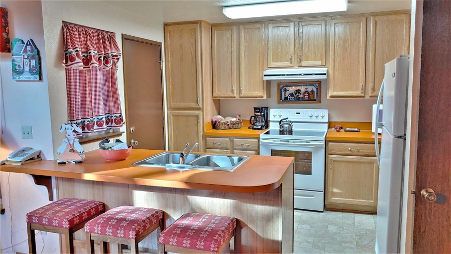 Private kitchen 5, Tennis Village 3 2 Bedroom Apts, Deschutes
