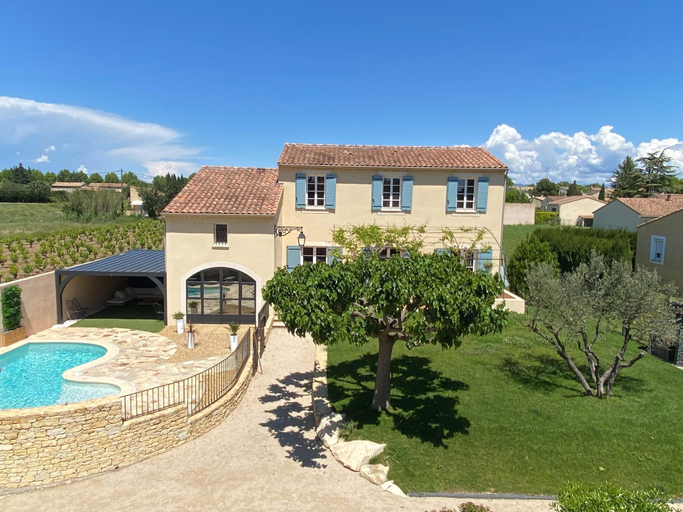Exterior 2, Farmhouse With Swimming Pool in Provence, Vaucluse