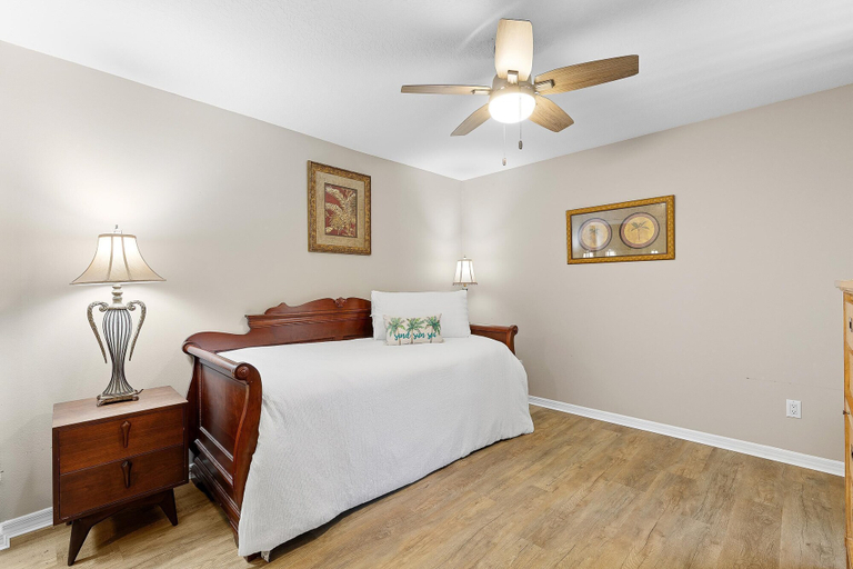 Room 2, Beachside Bungalow, Volusia