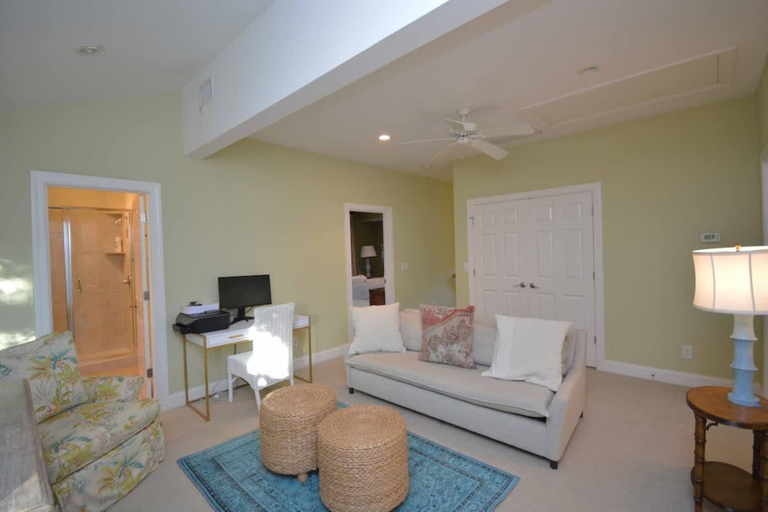 Room 2, Island Time - Pet Friendly and Minutes From Beach, Charleston