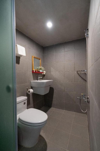 Bathroom 4, 9 Hostel and Bar, District 1