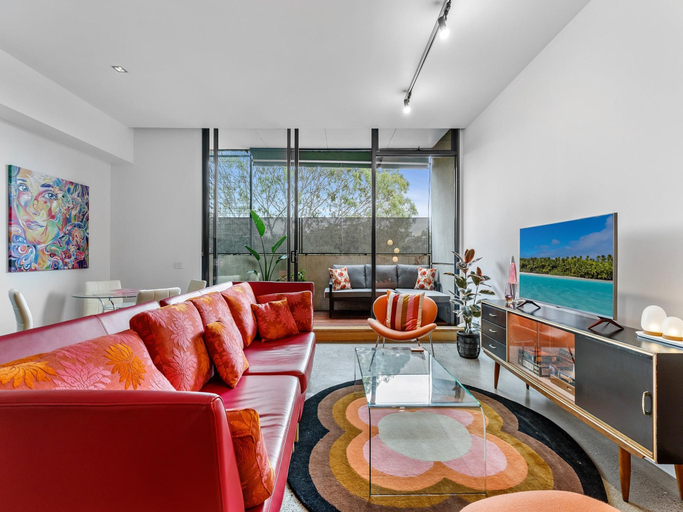 5, Vibrant 2-Bed Apartment Near St Kilda Beach, Melbourne