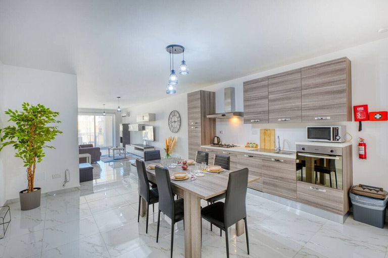 Others 2, Apartment in Marsalforn – Beaches & Seaside Dining