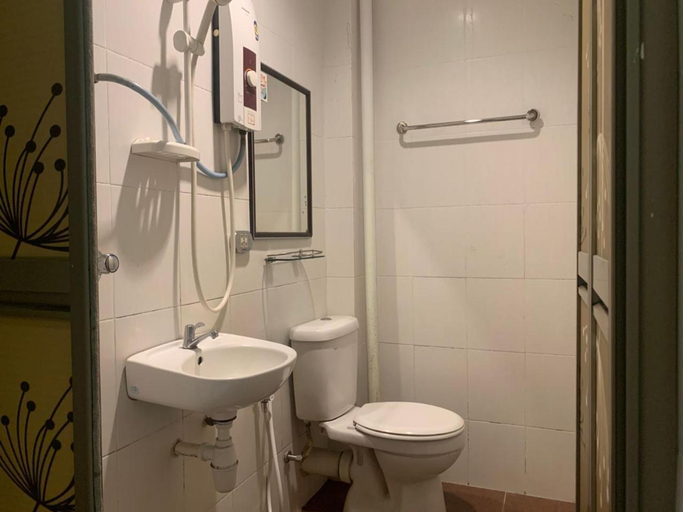 Bathroom 3, D'Feringghi Haus Hotel & Restaurant, Penang Island