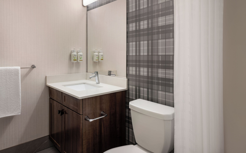 Bathroom 4, Pomeroy Hotel Fort McMurray, Division No. 16