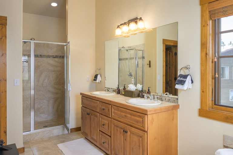 Bathroom 2, Cloudline Chalet 3 Bedroom Townhouse, Grand