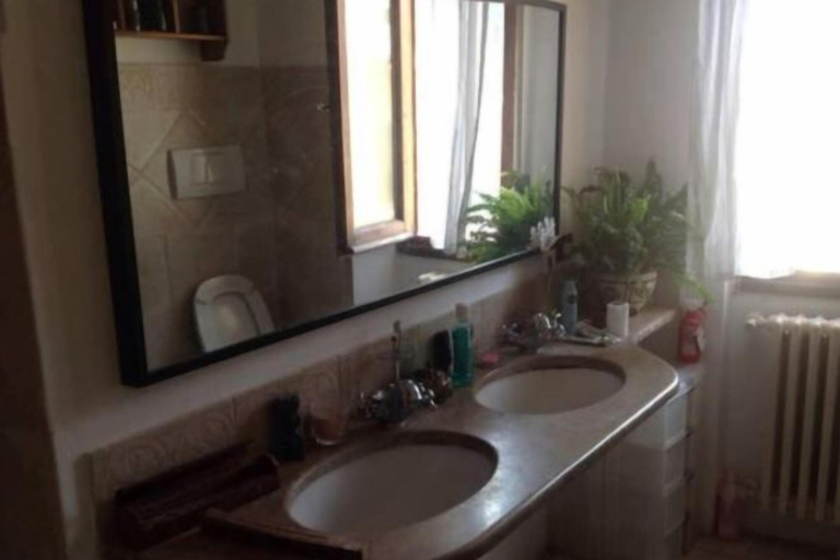 Bathroom 3, erike balcony, Florence