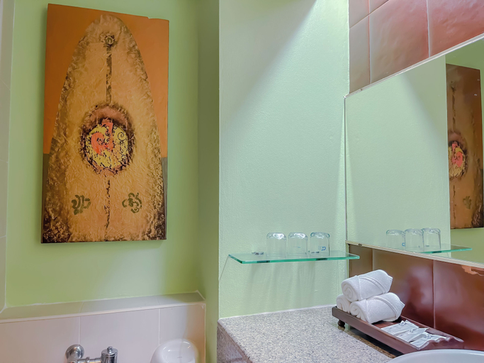 Bathroom 5, Eastern Grand Palace, Pattaya