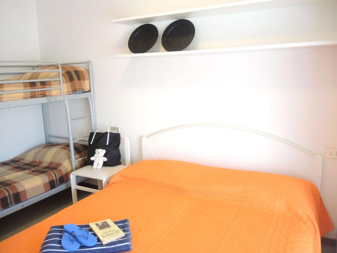 Bedroom 2, Beautiful sea front apartment with terrace and swimming pool, Venezia
