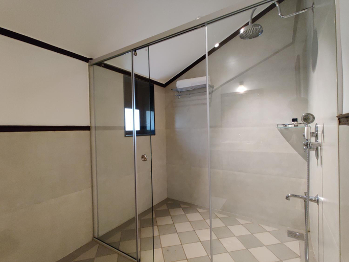 Bathroom 5, Chambers Mahabaleshwar - A Club Mahindra Associate Resort, Satara
