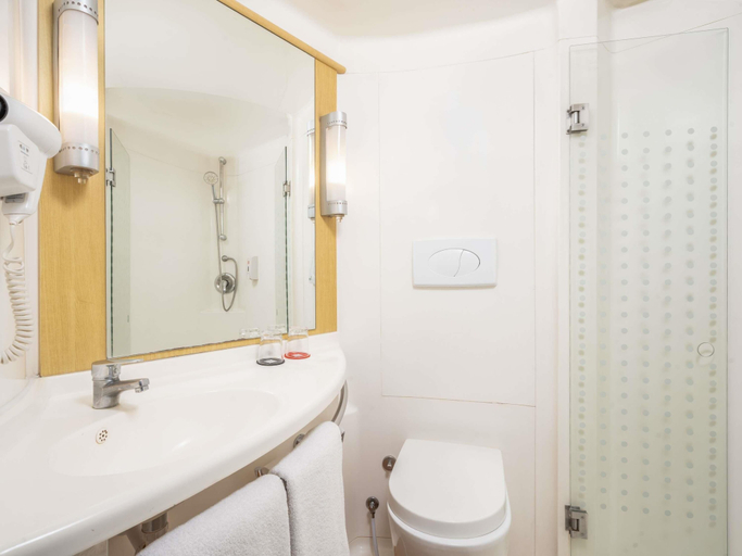 Bathroom 4, Ibis Gading Serpong, Tangerang