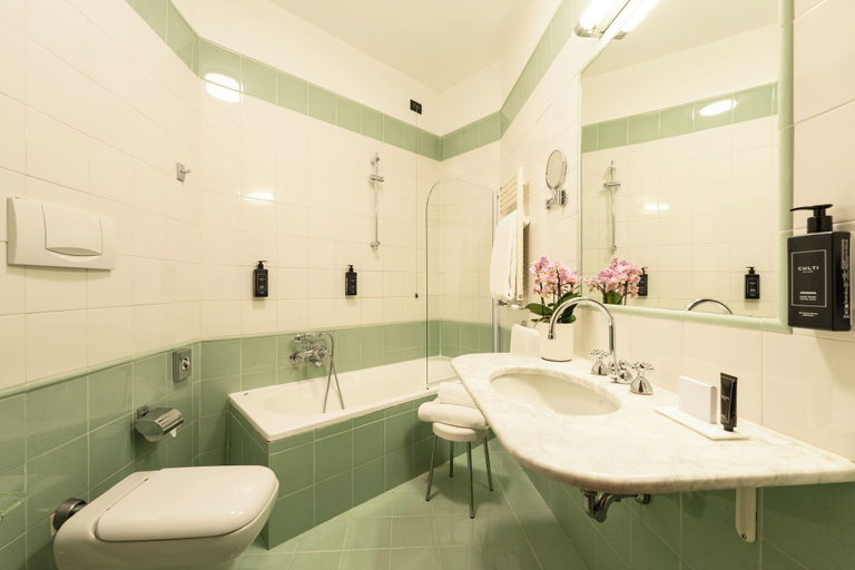 Bathroom 3, Hotel Raffaello, Milano