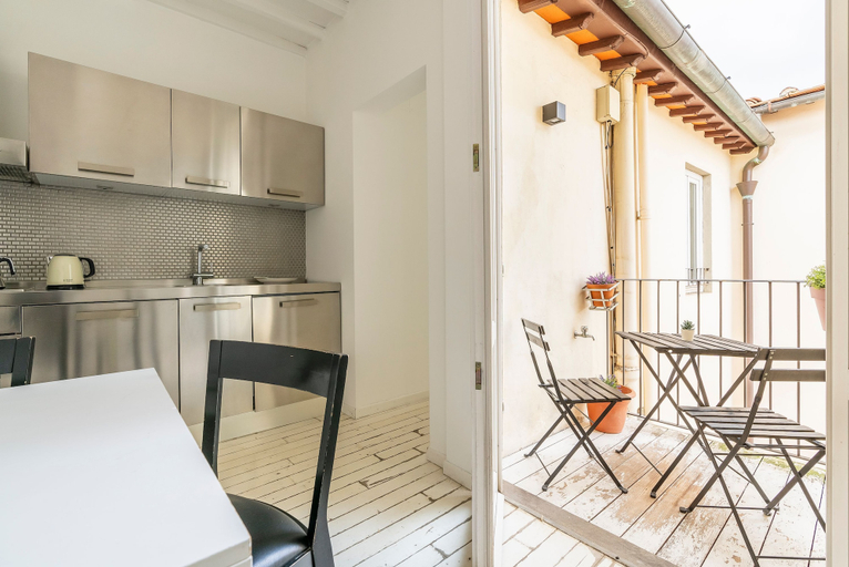 Room 4, Laura 10 in Firenze With 1 Bedrooms and 1 Bathrooms, Florence
