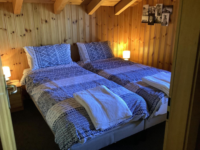 Bedroom 2, Sunny chalet in Veysonnaz with garden, Conthey