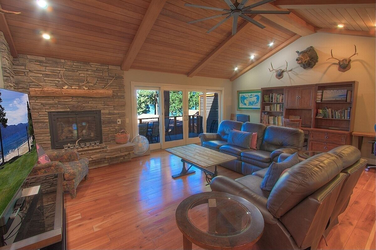 Living area 3, Chipmunk's Paradise 3 Bedroom Condo by RedAwning, Placer