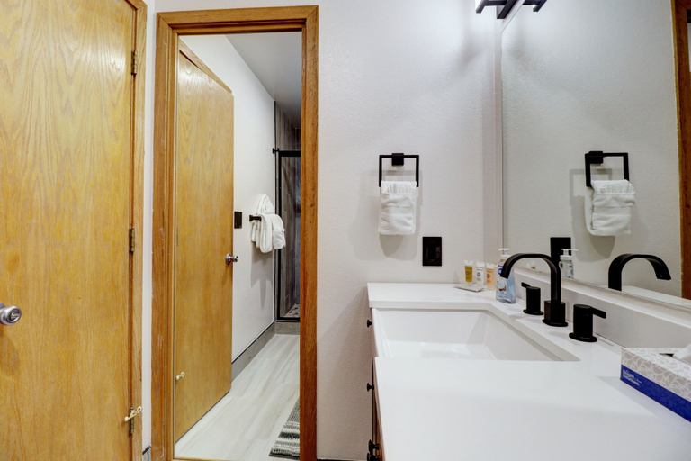 Bathroom 5, 315 Woodbridge 2 Bedroom Condo by RedAwning, Summit
