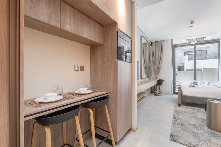 Room 5, Spectacular Getaway in This Studio in The Autograph, Dubai