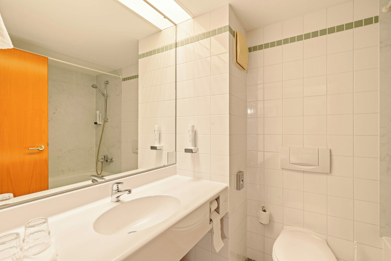 Bathroom 4, Highway Hotel, Emmendingen