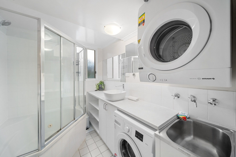 Bathroom 4, Stylish 1-bed Stay With Balcony & Study, Canberra