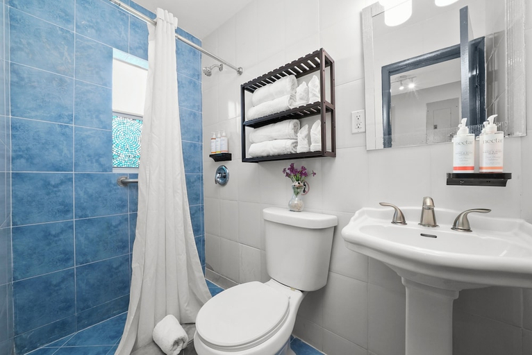 Bathroom 5, Hollywood Beach Suites, Broward