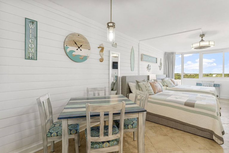 Room 5, Beach Front Ocean View Condo - Top of the Gulf 804, Bay