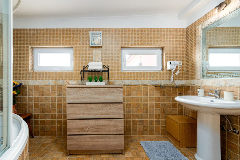 Bathroom 4, Villa Stocco, Preko