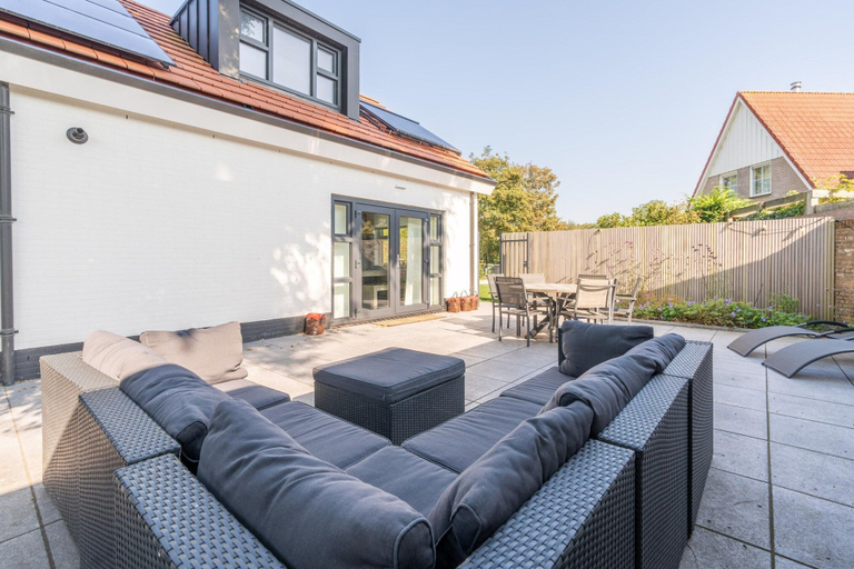 Balcony 3, Spacious 6-person Holiday Home Near De Koog, Texel