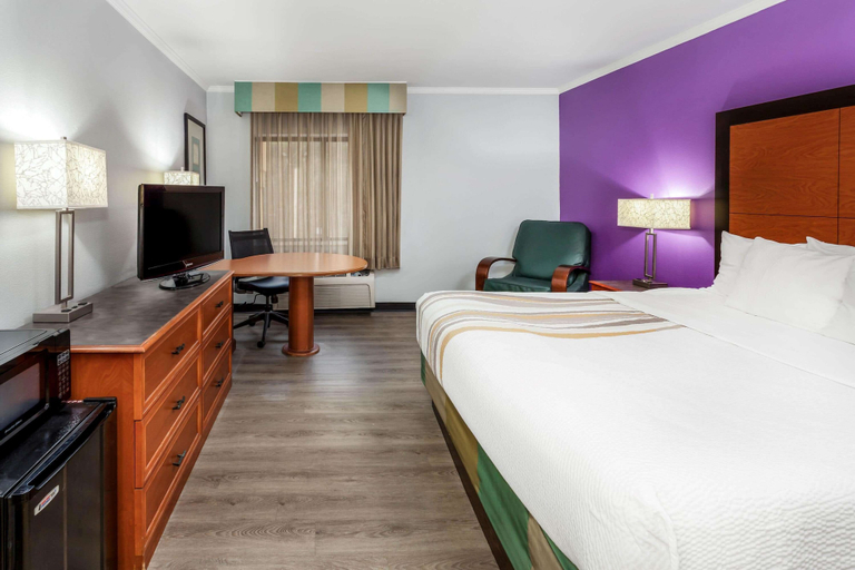 Bedroom 3, La Quinta Inn by Wyndham Birmingham - Inverness, Shelby