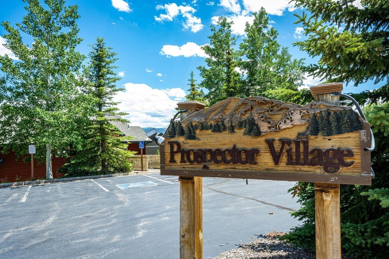 Exterior detail, 97A Exceptional Views, 4 BR, Central Location by RedAwning, Summit