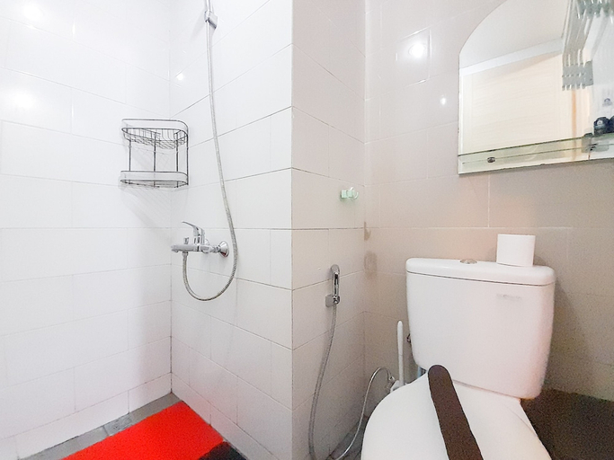 Bathroom 2, Relaxing Studio At Taman Melati Sinduadi Apartment, Sleman