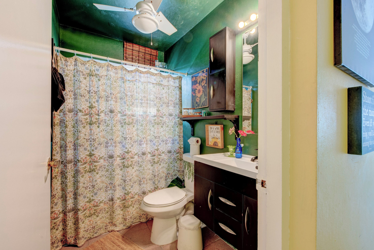 Bathroom 4, LoveSoulBeautiful
