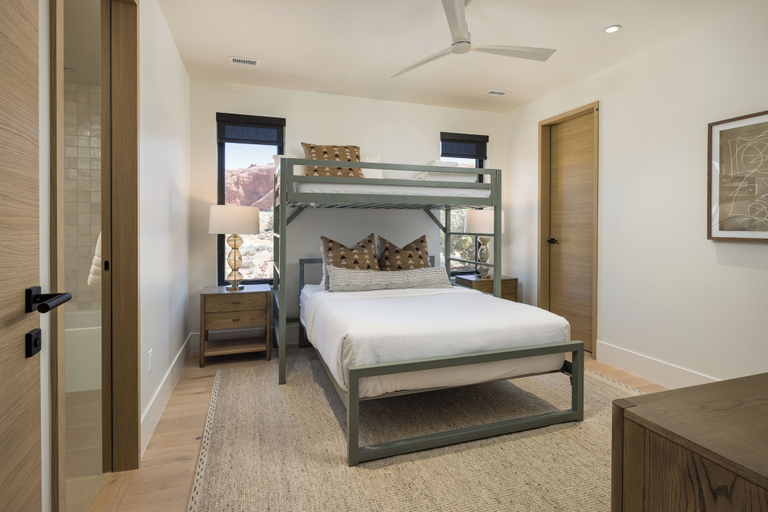 Bedroom 3, Lionsback Resort, Grand