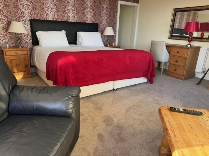 Bedroom 2, The Trecastell Hotel, Anglesey