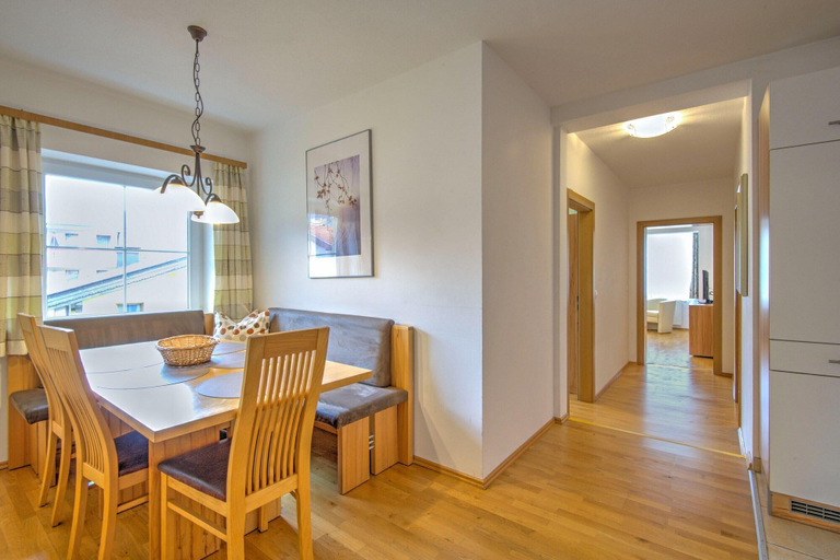 Dining 3, Vicky Apartment - Central, Mountain Stay, Kufstein