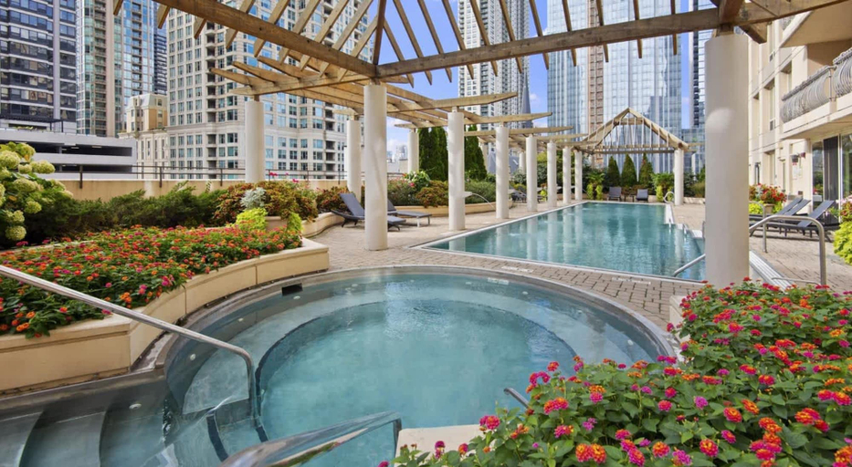 Room 4, Michigan Ave 2BR Balcony Exclusive Access, Cook