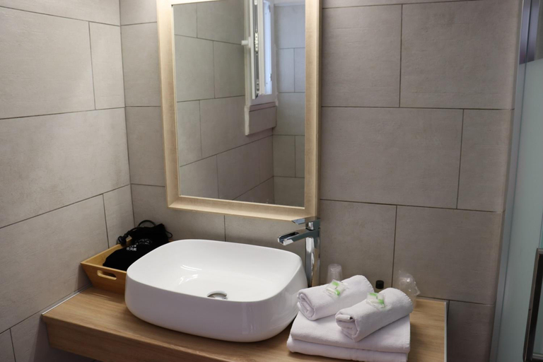 Bathroom 3, Hotel Bellevue, Haute-Corse