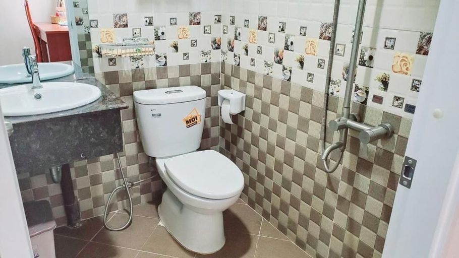 Bathroom 2, KHACH SAN THANH AN, District 6