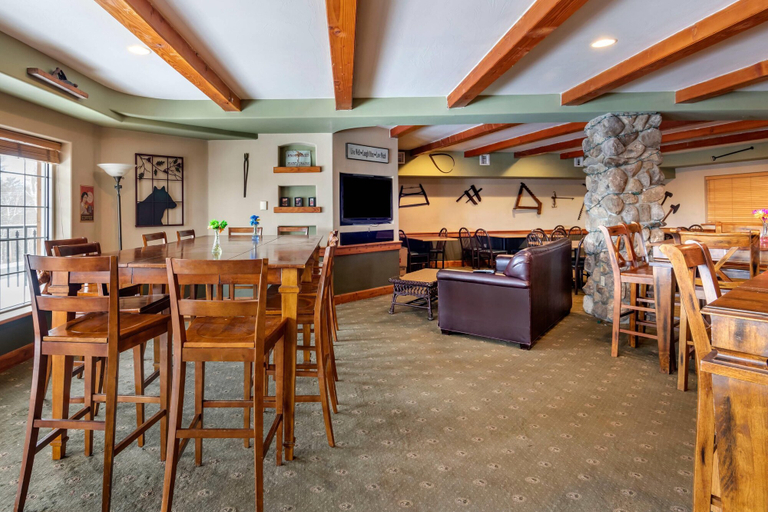Food & Drinks 5, Mountain Edge Suites at Sunapee, an Ascend Collection Hotel, Merrimack