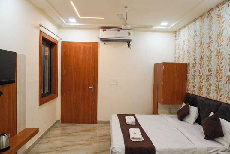 Room 5, Goyal Hoteliers - Hotel Vasudha, Mathura