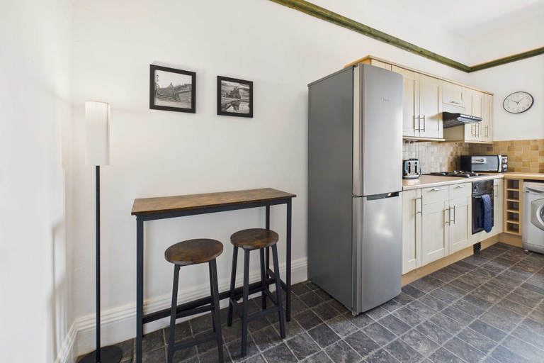 Room 4, Host Stay 27 Metropole Towers, North Yorkshire