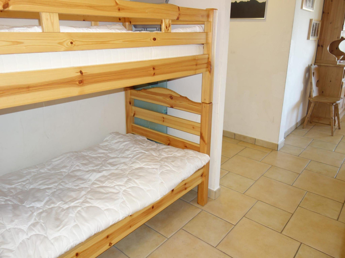 1, Charming Apartment With Valley View, Sion