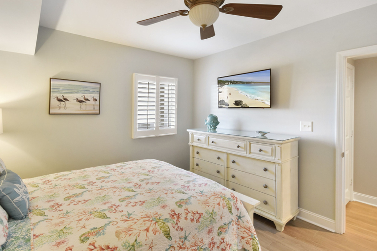 Room 4, Southwind 802 5 Bedroom Condo, Horry