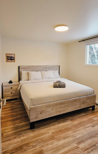 Room 5, Faloma Lakeside Cabins, Division No. 1