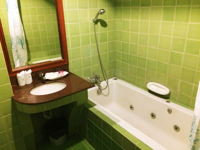 Bathroom 4, Cookies Hotel, Koh Chang