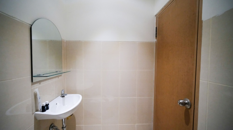 Bathroom 3, Best Choice And Tidy Studio At Bale Hinggil Apartment, Surabaya