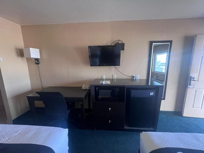 Room 5, Antler's Inn Motel, Brooks