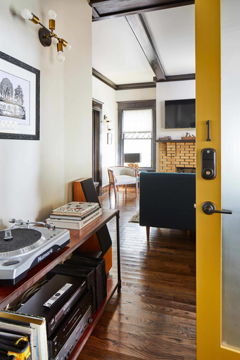 Room 2, Apt1 Charles - Step-free Accessible Dog-friendly, Jefferson